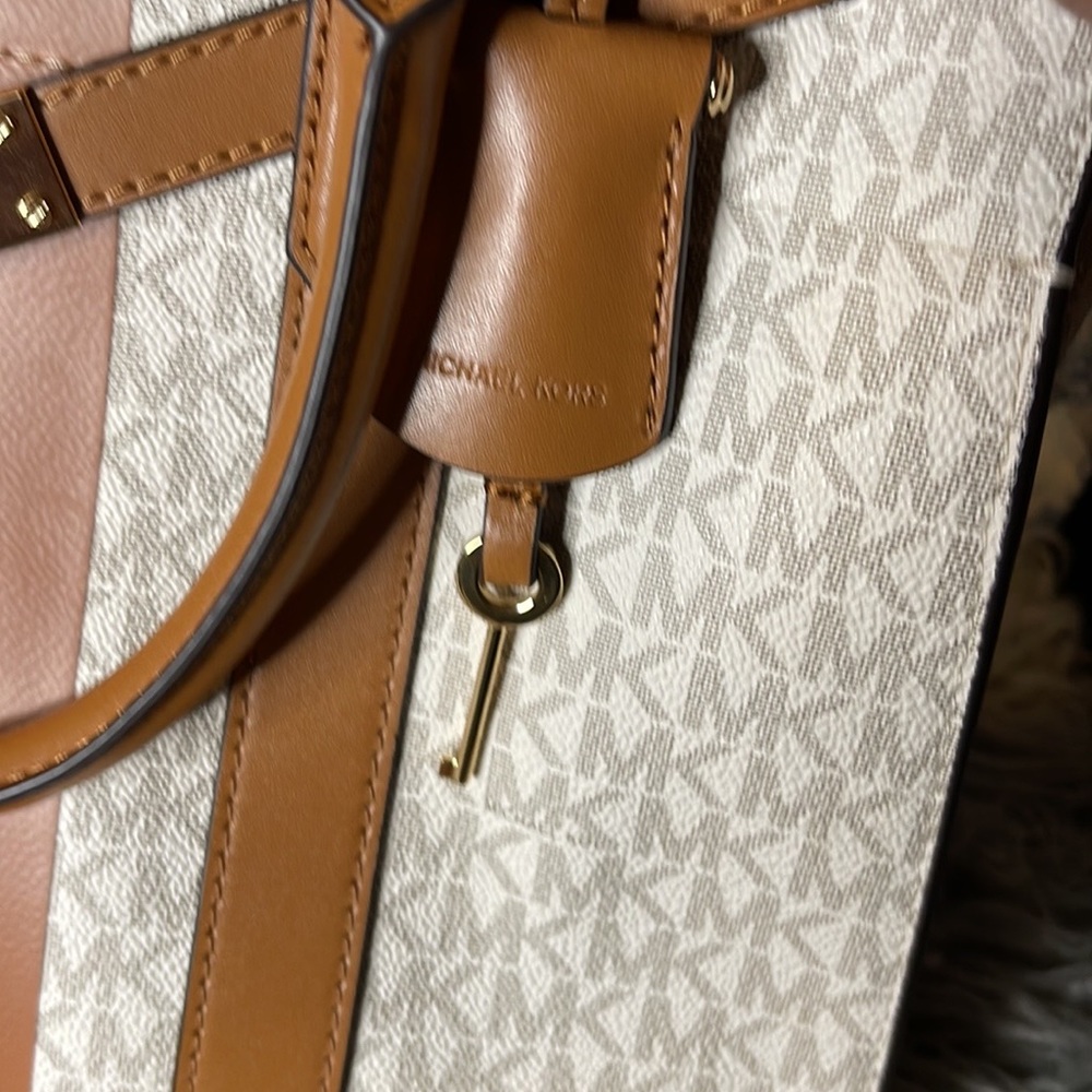 Michael Kors Hamilton Lg Satchel - Picture 5 of 6